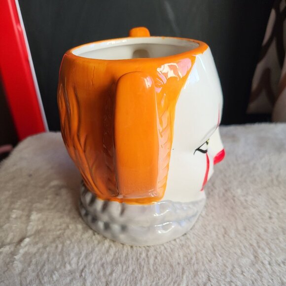 IT Pennywise 21 oz. Ceramic 3D Clown Mug Horror Stephen King Silver Buffalo GUC - Picture 4 of 10